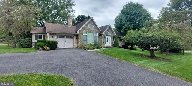 9892 Mccreary Rd, Shippensburg