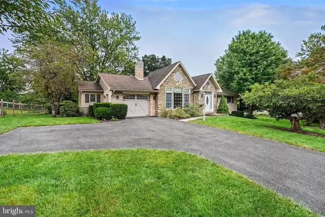 9892 Mccreary Rd, Shippensburg