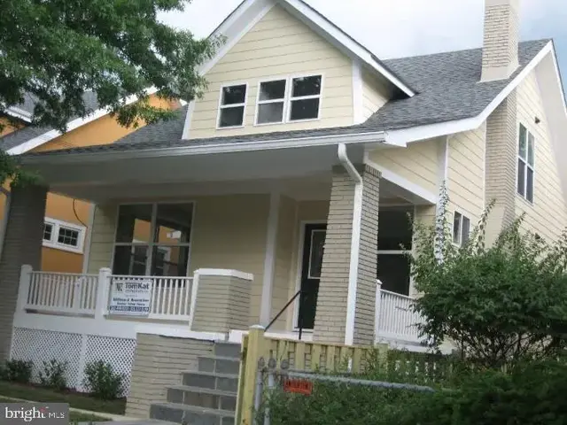 829 Whittier Pl Nw, Washington