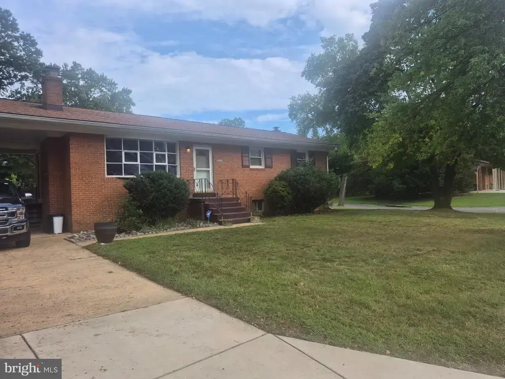10504 Mullikin Dr, CLINTON
