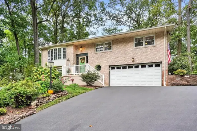 2731 Cambridge Rd, York