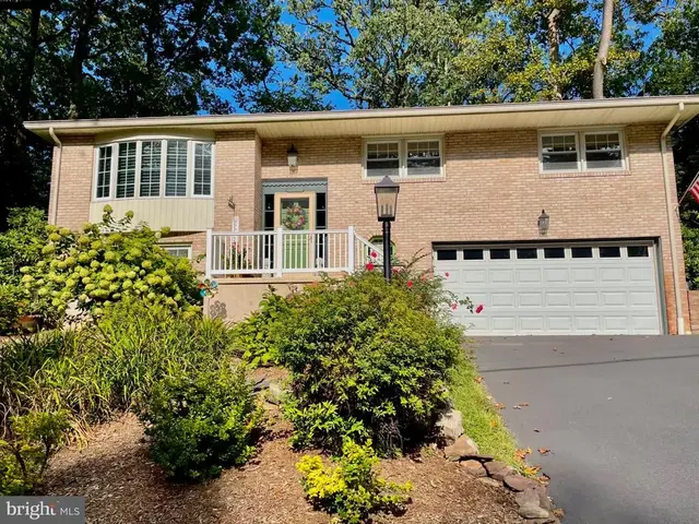2731 Cambridge Rd, York