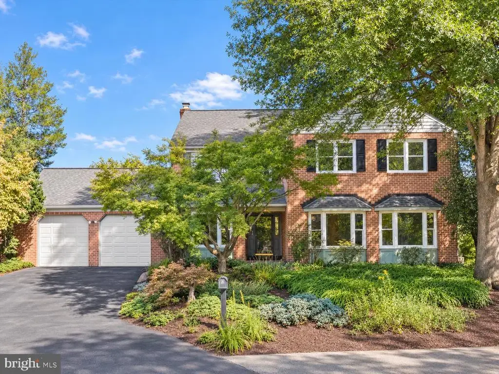 17 Royal Dominion Ct, BETHESDA