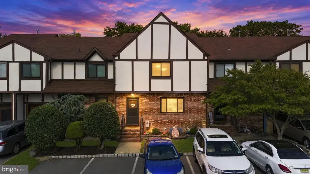 6 Devonshire Ct, EWING