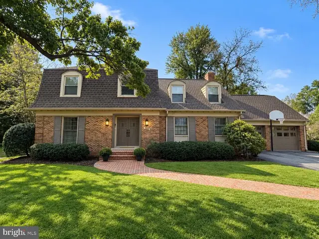 8200 W Gainsborough Ct, Potomac