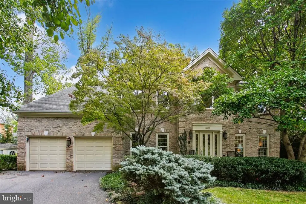 309 Springwood Ct Ne, VIENNA