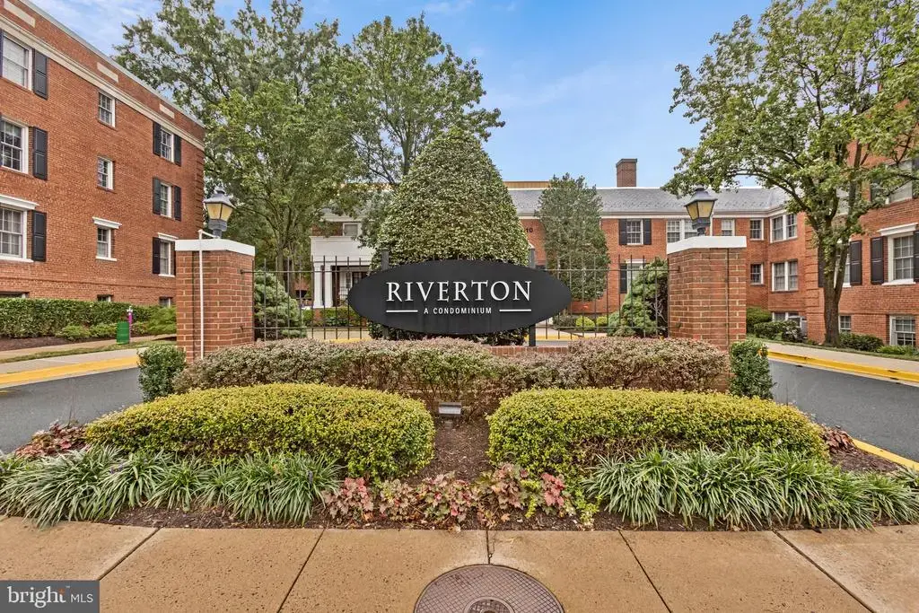 1251 E Abingdon Dr #1112, ALEXANDRIA