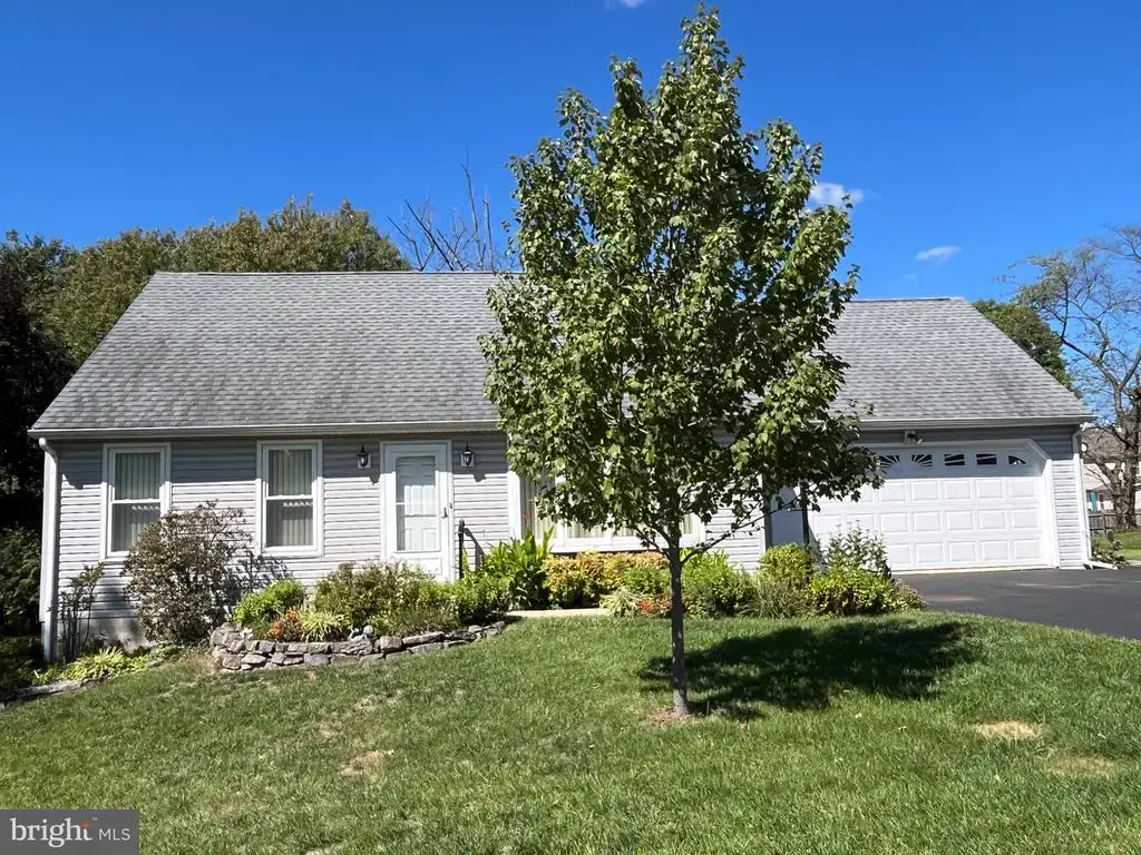 4674 Pheasant Run N, READING