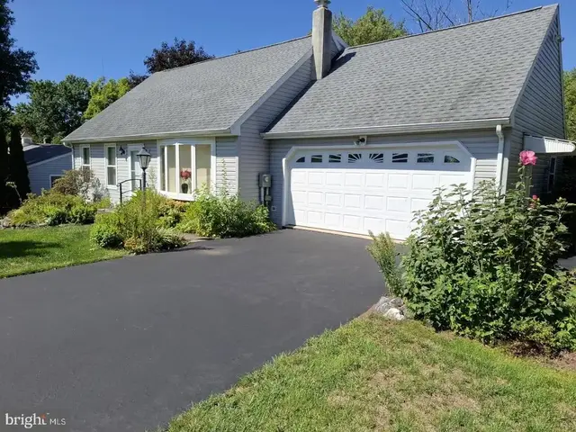4674 Pheasant Run N, Reading