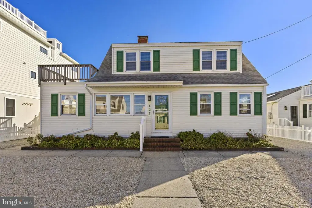 126 E Old Whaling Ln, LONG BEACH TOWNSHIP