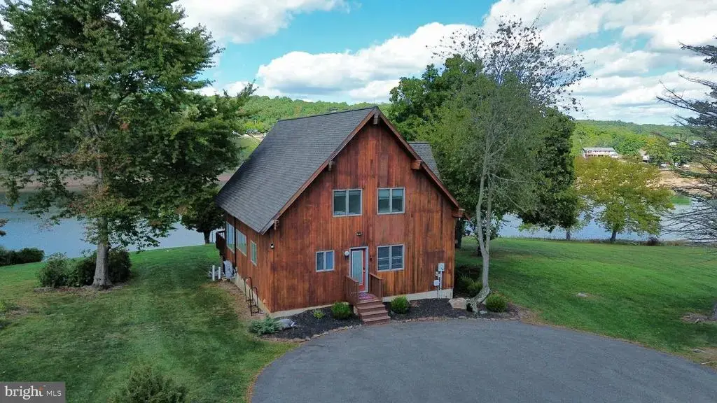 832 Cayuga Cv, AUBURN