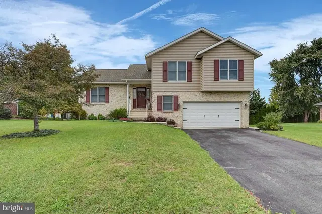 319 Wellslee Dr, Chambersburg