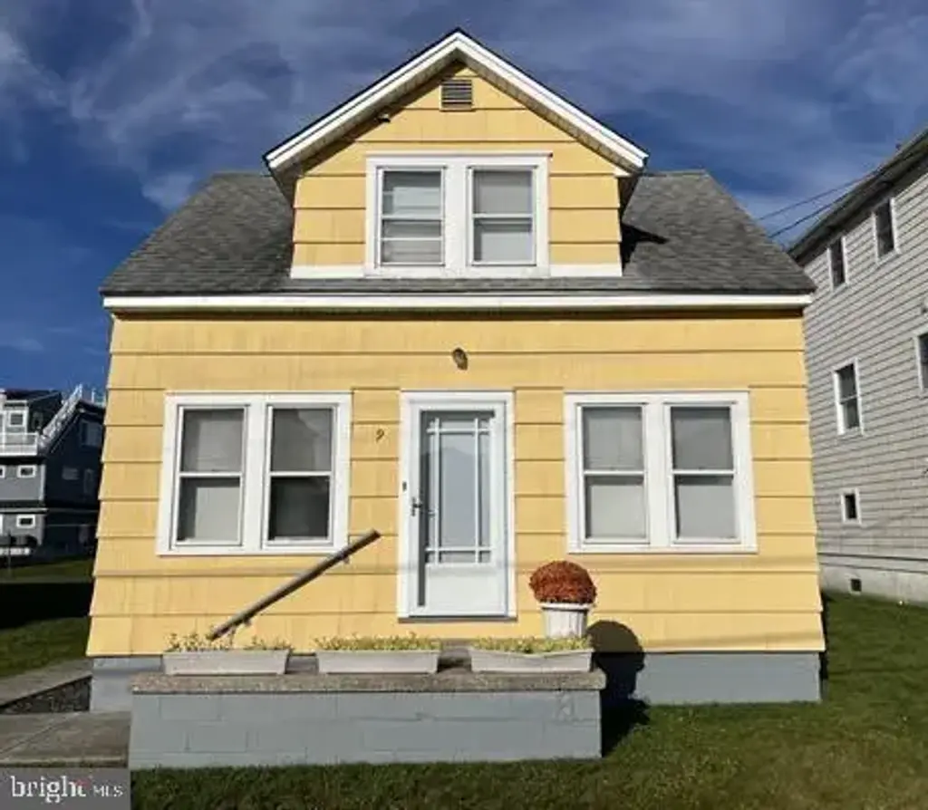 9 E Willard Ave, STRATHMERE