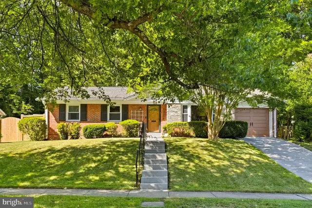 14008 Parkland Dr, Rockville