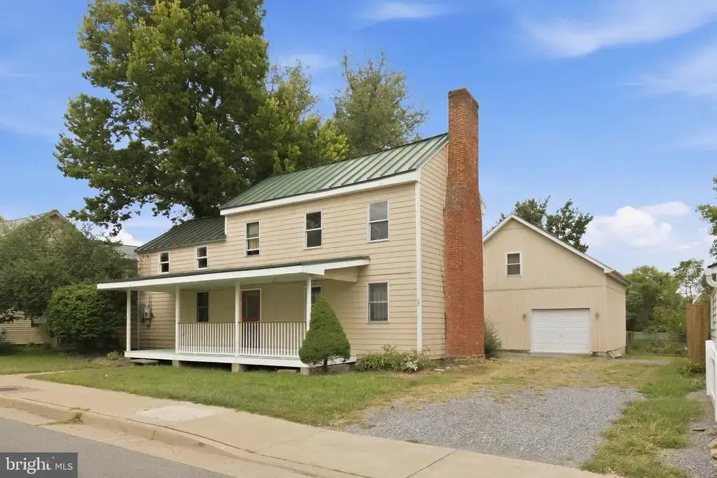 27 E Broad Way, LOVETTSVILLE