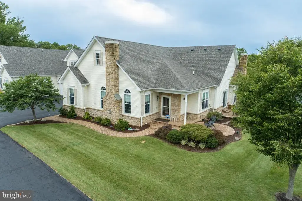 1075 Burgundy Cir, PENNSBURG