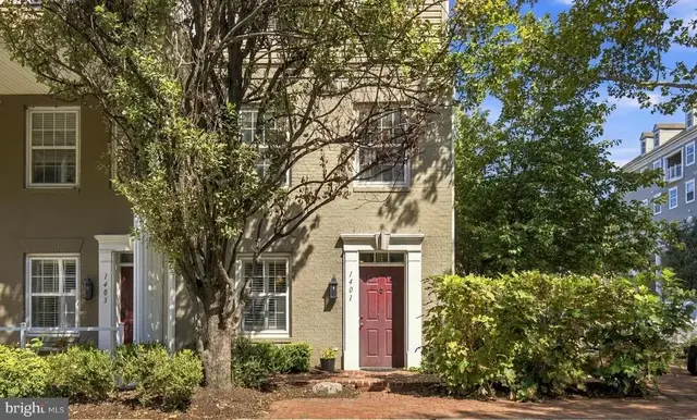 1401 Roundhouse Ln, Alexandria