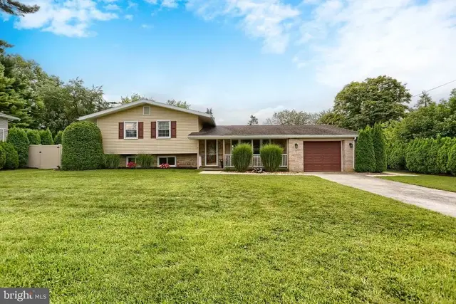 6407 Glenwood St, Mechanicsburg