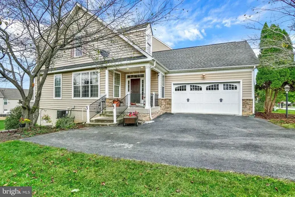 592 Lake Redman Ct, SEVEN VALLEYS