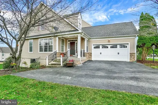 592 Lake Redman Ct, Seven Valleys
