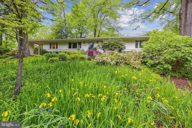 5408 Surrey St, Chevy Chase
