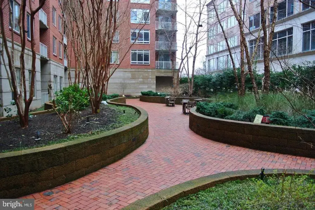 820 N Pollard St #515, ARLINGTON