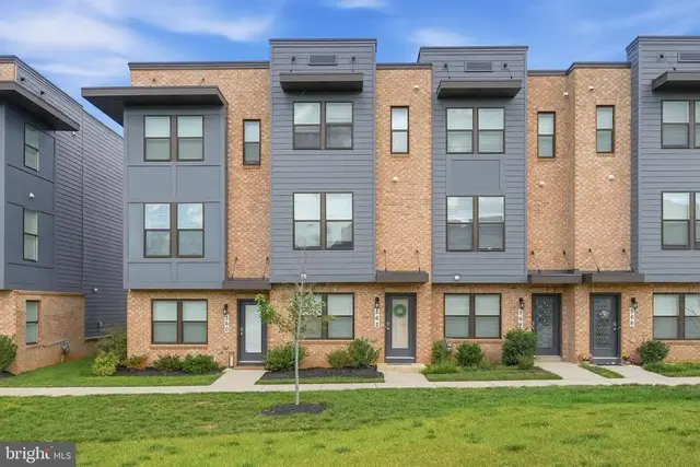562 Banquet Ln, Frederick