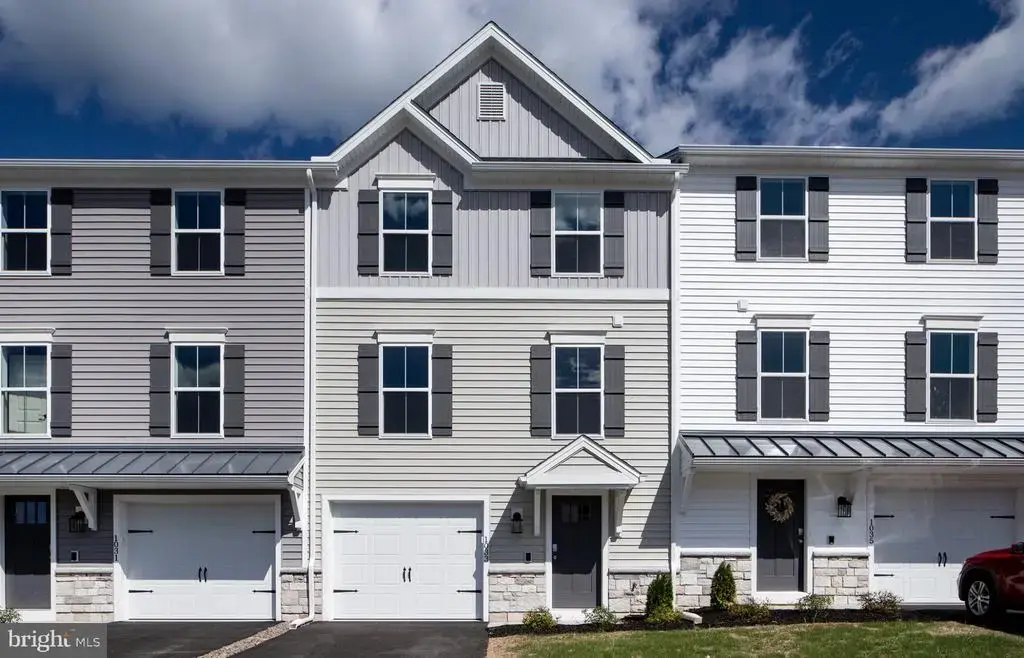 1033 Addie Ln, HARRISBURG