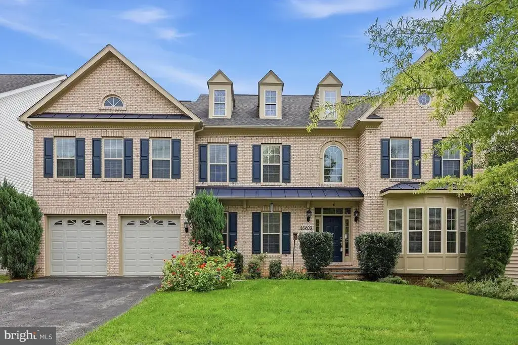 23203 British Manor Dr, CLARKSBURG