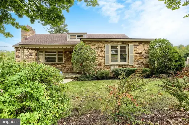 107 Valley Rd, Enola