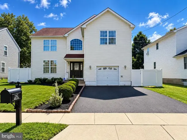 2362 Maple Ave, Croydon