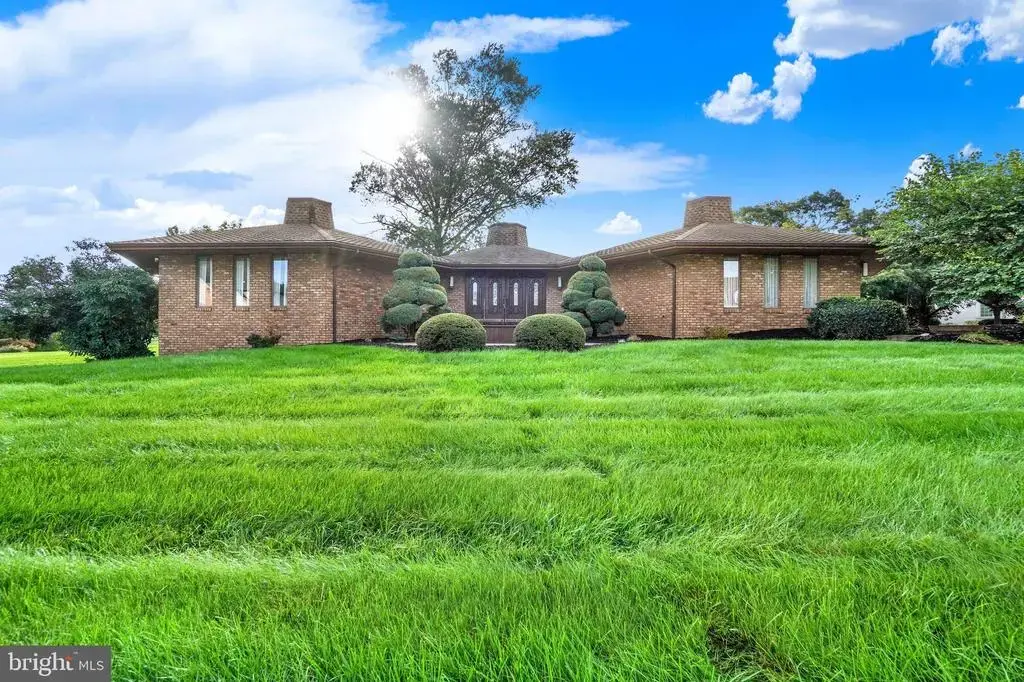 1515 Detwiler Dr, YORK