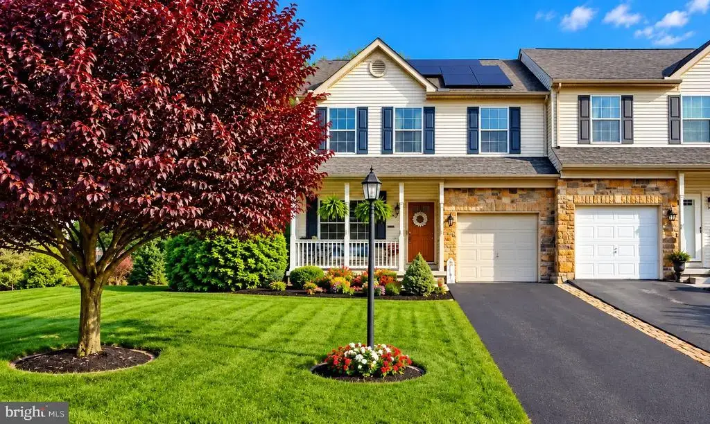 243 Maple Dr, HANOVER
