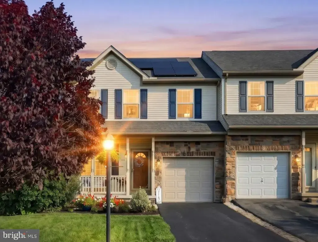 243 Maple Dr, HANOVER