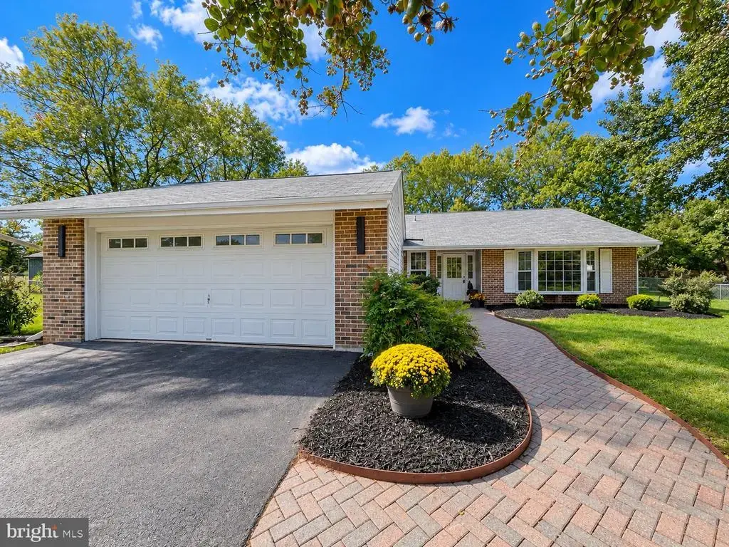 12073 Pierce Rd, WALDORF