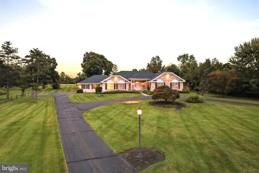 225 Grove Valley Ct, CHALFONT