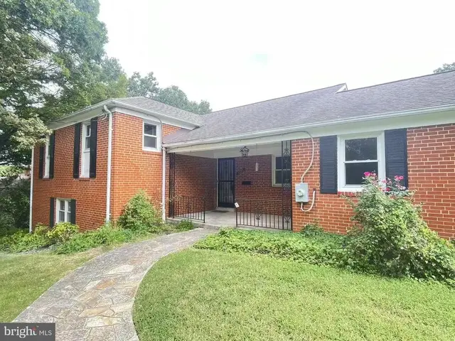 7325 Radcliffe Dr, College Park