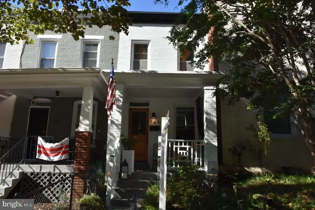 749 Kenyon St Nw, WASHINGTON