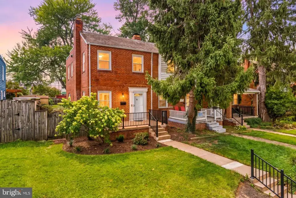 911 Varnum St Ne, WASHINGTON