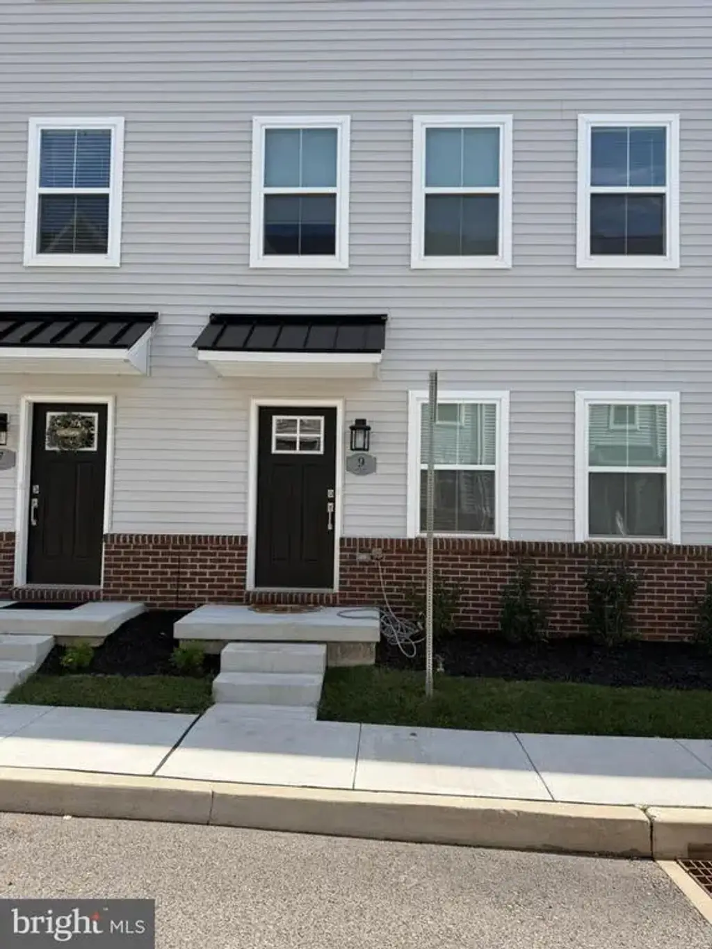 9 Atkins Dr, BRIDGEPORT