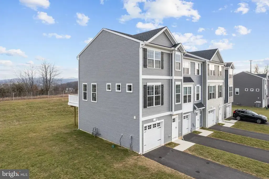 2050 Terrace View Lane, MECHANICSBURG