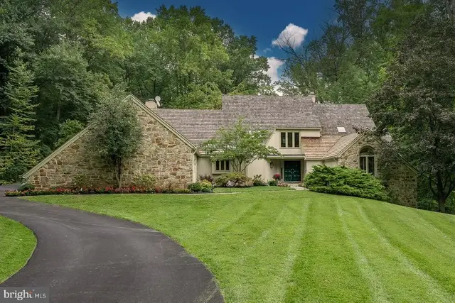769 S Warren Ave, Malvern