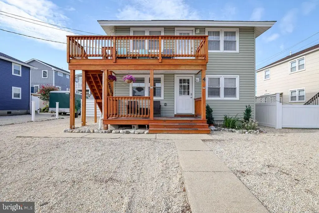 4 E 52nd St, LONG BEACH