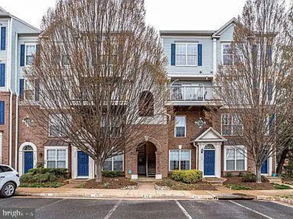 7068 Falls Reach Dr #301, FALLS CHURCH