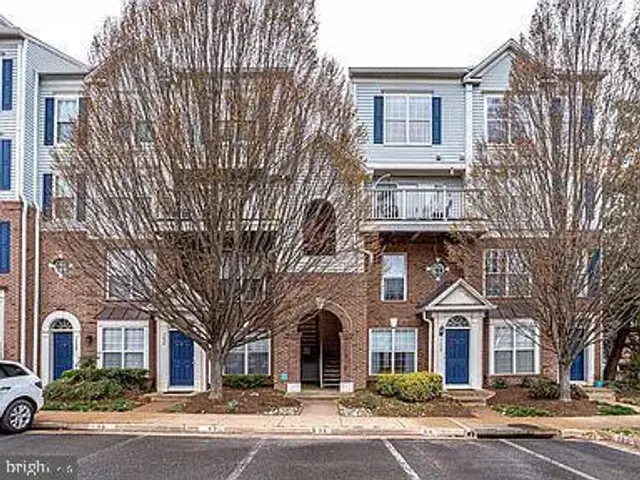 7068 Falls Reach Dr #301, Falls Church