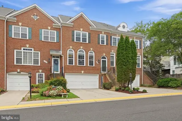 1986 Logan Manor Dr, Reston