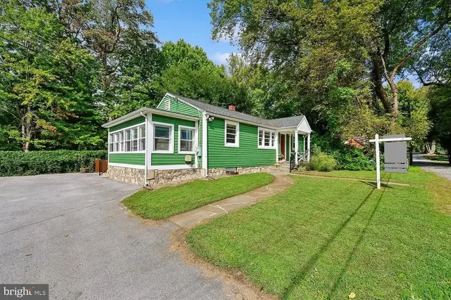 8810 Hawkins Ln, Chevy Chase