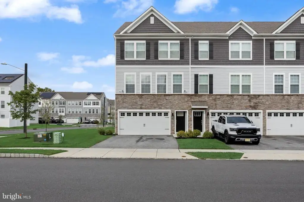 73 Sisters Farmstead Rd, MT LAUREL