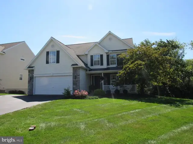 1214 Stonehenge Dr, Reading