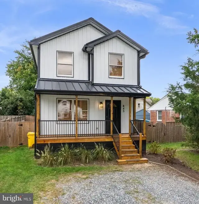 845 Selby Blvd, Edgewater